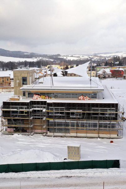 Building continues on-site for new childrens centre