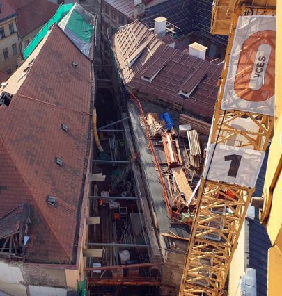Na Staroměstském náměstí se staví
