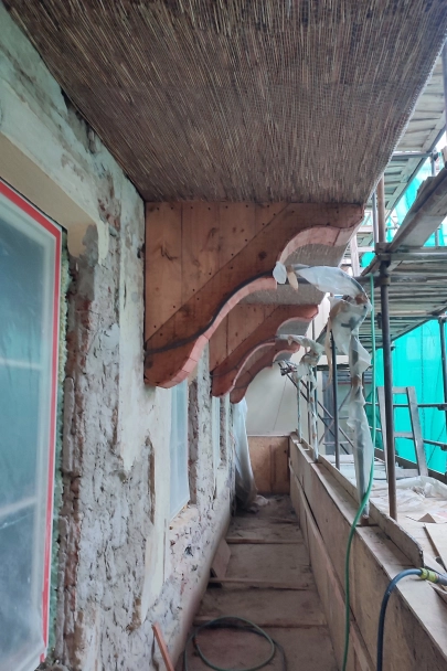 Rekonstrukce Hotelu U Sixtů na Staroměstském náměstí pokračuje