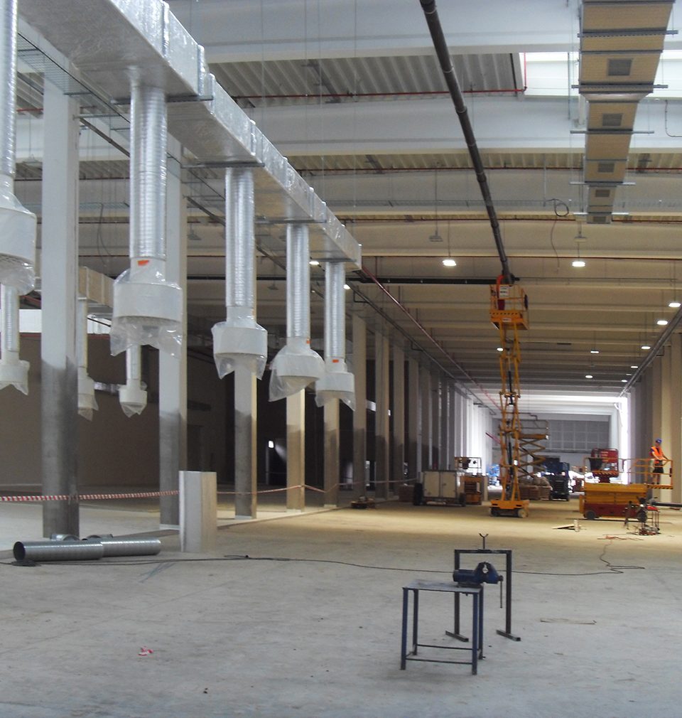 Výstavba námi navrženého rozšíření výrobního a distribučního areálu společnosti La Lorraine v Kladně pokračuje podle plánu