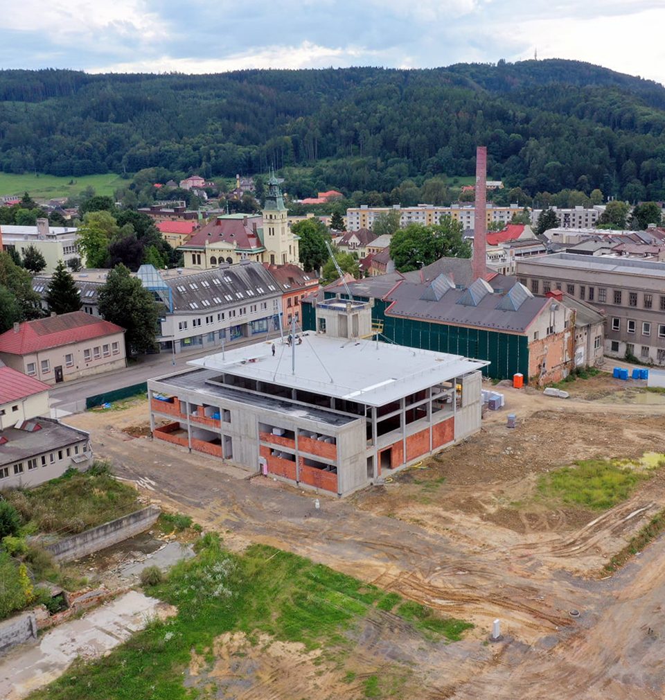 Dům dětí a mládeže bude první novostavbou našeho masterplanu, která vznikne v revitalizovaném areálu opuštěné textilky Perla 01