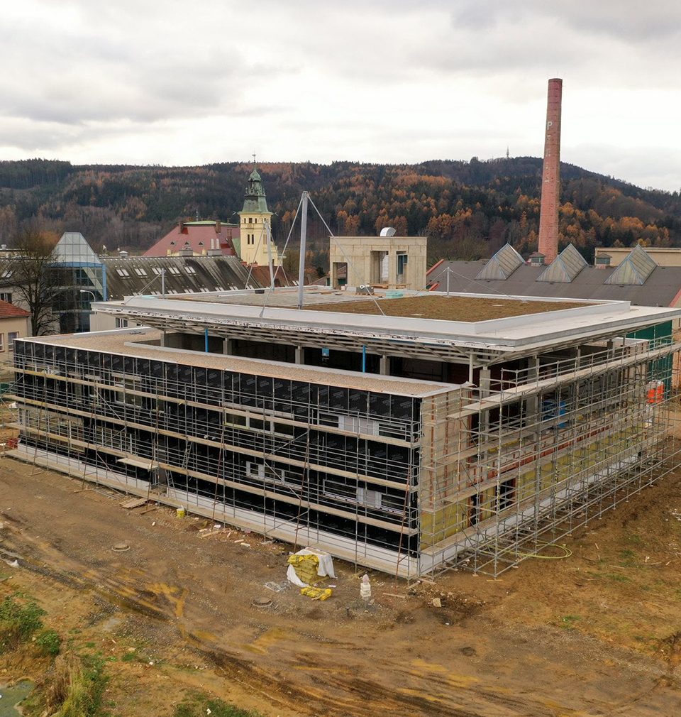 Domov dětí a mládeže podle našeho návrhu a projektu v Ústí nad Orlicí roste jako z vody