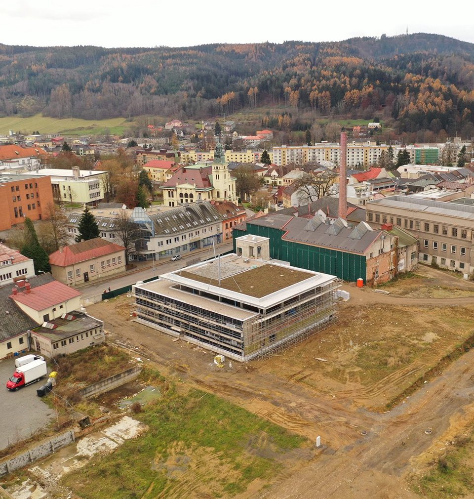 Domov dětí a mládeže podle našeho návrhu a projektu v Ústí nad Orlicí roste jako z vody