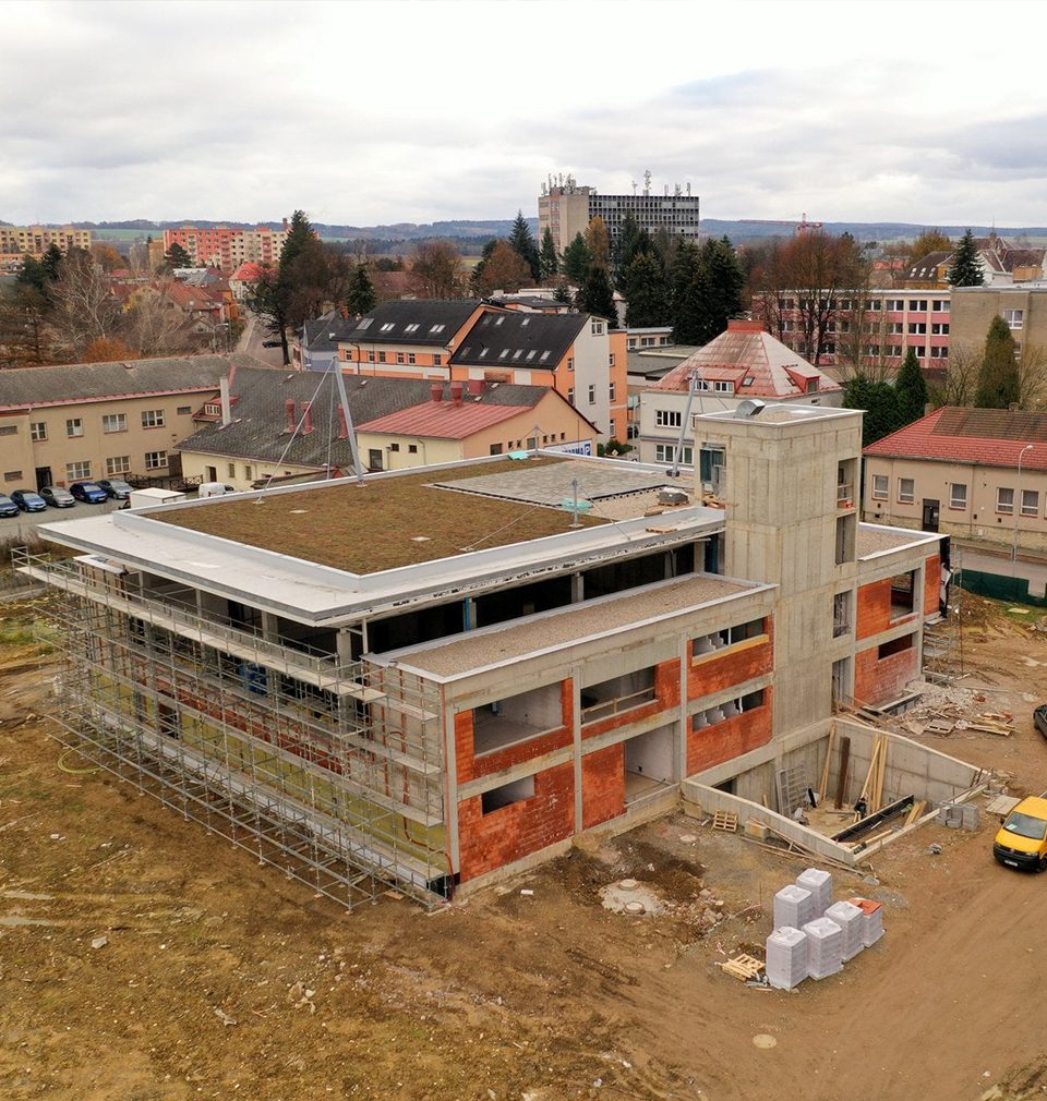 Domov dětí a mládeže podle našeho návrhu a projektu v Ústí nad Orlicí roste jako z vody