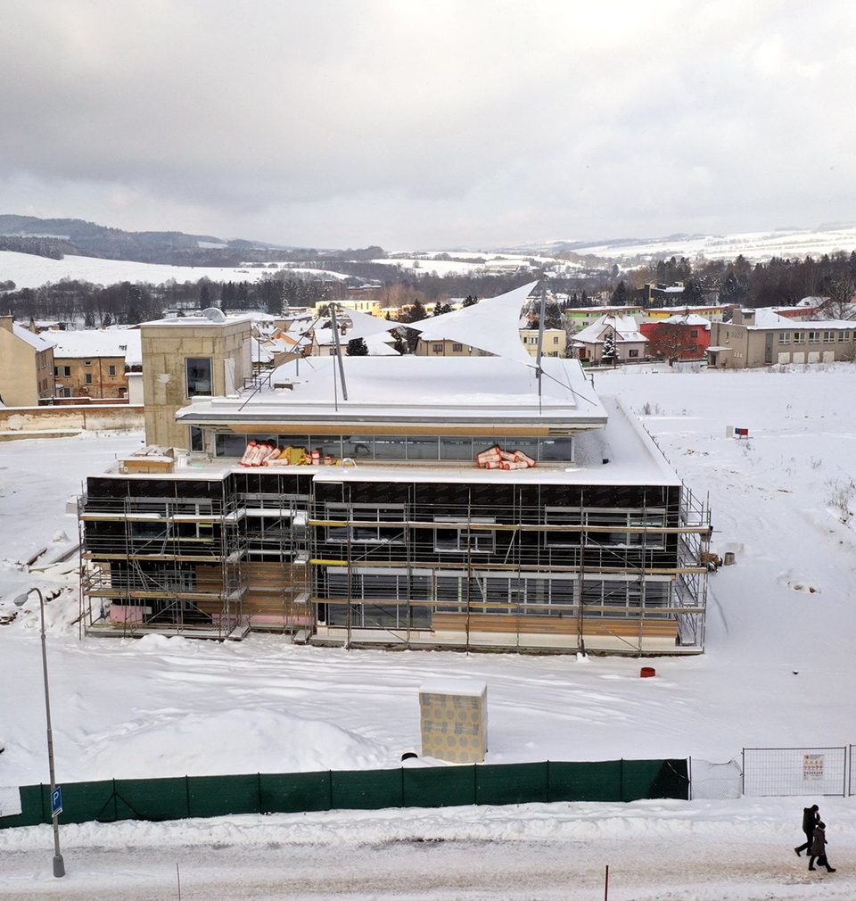 Building continues on-site for new childrens centre