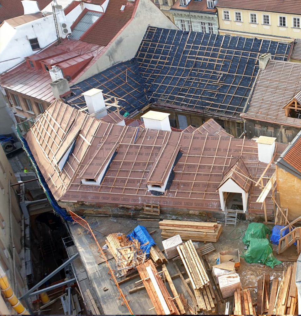 Construction progresses on new Prague hotel in Old Town Square