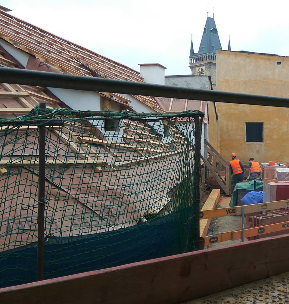 After ten years, the construction of a grand hotel in Prague’s Old Town Square is taking shape