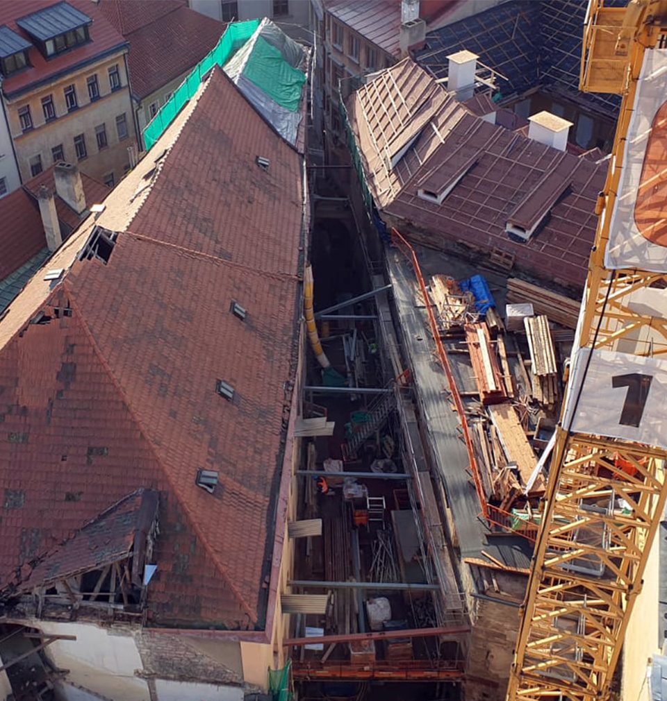 After ten years, the construction of a grand hotel in Prague’s Old Town Square is taking shape