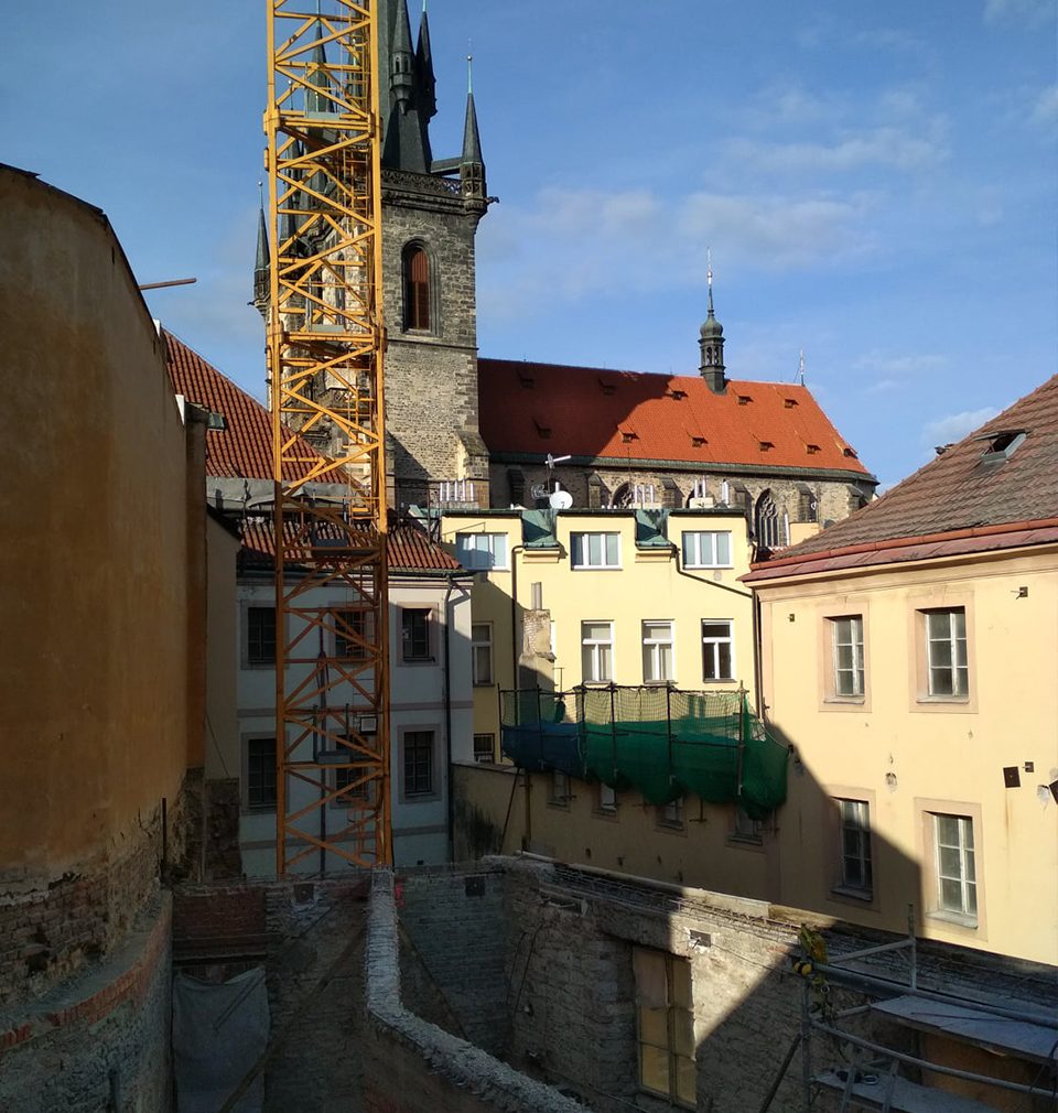 After ten years, the construction of a grand hotel in Prague’s Old Town Square is taking shape