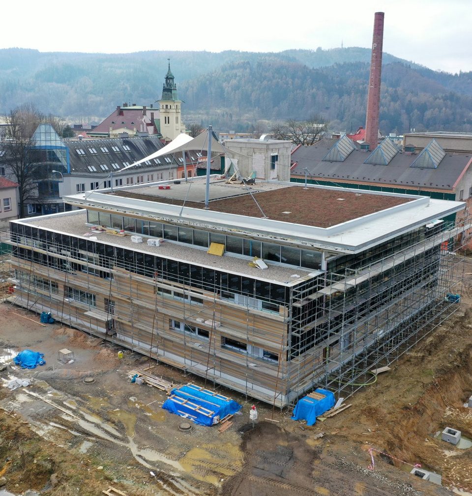 Výstavba Domu dětí a mládeže v Ústí nad Orlicí podle našeho návrhu se přesunula do interiéru