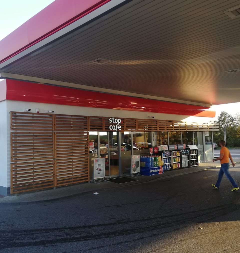 Our team of designers, led by Jan David, is modernizing Benzina filling stations throughout the Czech Republic