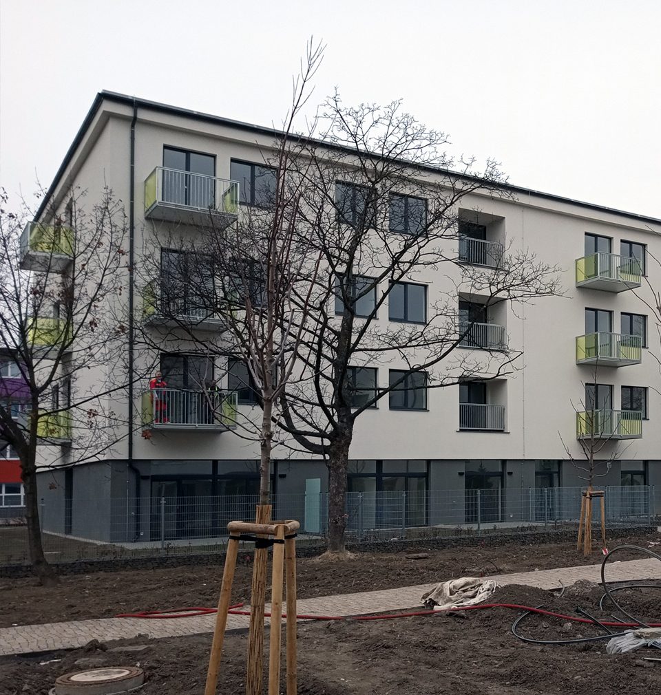 Ze dvou budov bývalé učňovské školy bude komfortní bydlení